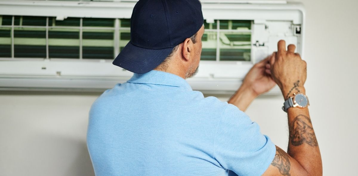 AC-maintenance-service-in-dubai 